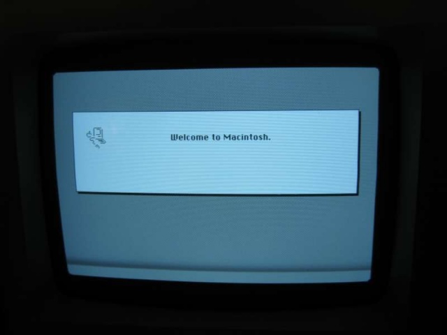 Màn hình khởi động của Macintosh 128K chiếc máy này vẫn hoạt động tốt đến bây giờ