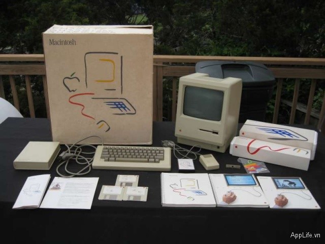 Toàn cảnh những gì có trong thùng của chiếc Macintosh 128 K được sản xuất vào năm 1984