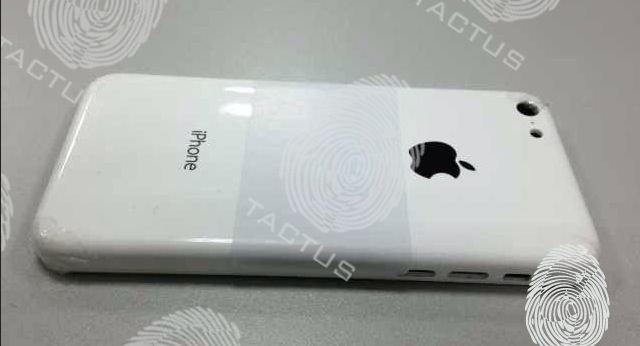 Một hình ảnh xuất hiện trên Internet được cho là iPhone vỏ nhựa giá rẻ của Apple