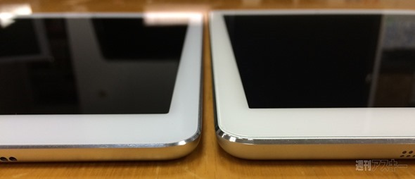 iPad Air 2 bên trái so sánh độ dày với iPad Air đời đầu bên phải 