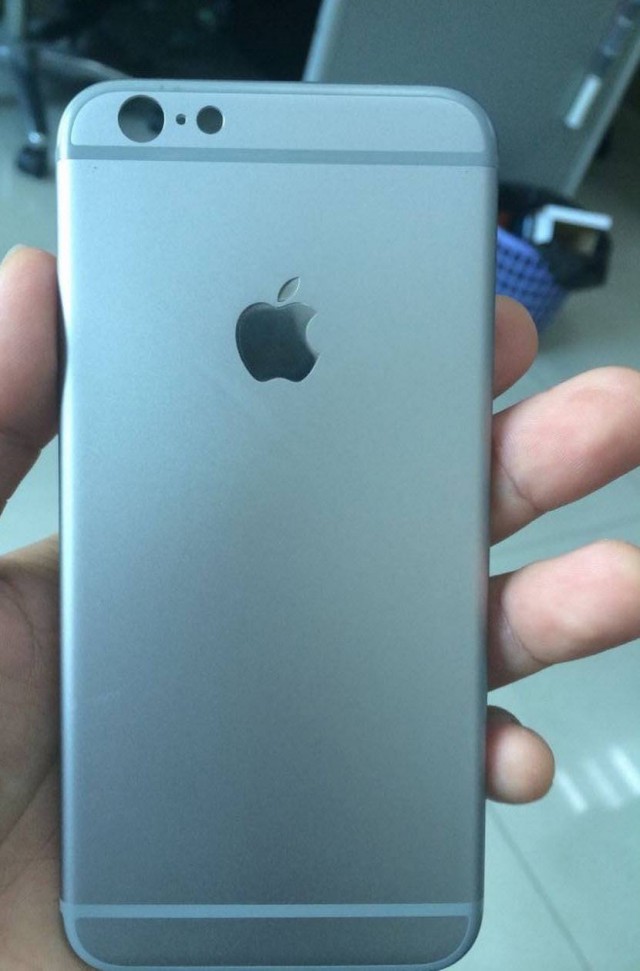 Mặt lưng iPhone 6 với các đường viền màu trắng, đây có thể là phiên bản màu trắng