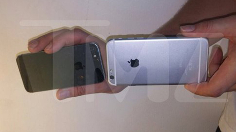 Chiếc iPhone 6 4.7 inch khi so sánh kích thước với iPhone 5s