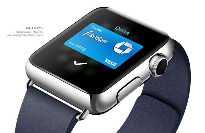 Apple Watch tích hợp đầy đủ tính năng thanh toán Apple Pay như trên bộ đôi iPhone 6. Công ty Cupertino cho biết, thiết bị đáp ứng các tiêu chuẩn bảo mật và người dùng hoàn toàn có thể dùng Apple Watch để thanh toán nhanh chóng tại các chuỗi bán lẻ thay vì dùng tiền mặt hay quẹt thẻ.