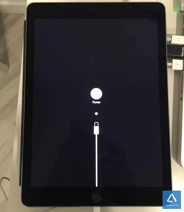 iPad Pro 9.7 inch iOS 9.3.2 bị treo táo