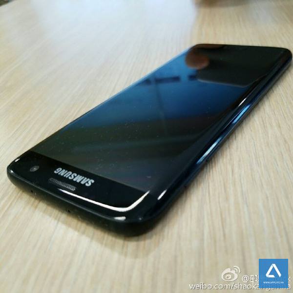 Galaxy S7 Edge màu đen bóng (Jet Black)