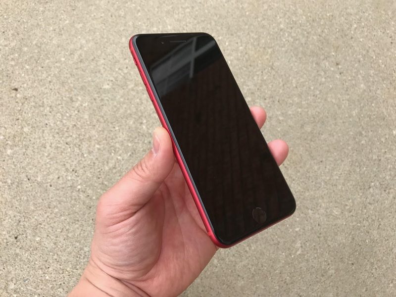 iPhone 7 với 2 màu đỏ đen có thể thấy rất đẹp, mãnh mẽ và phong cách.